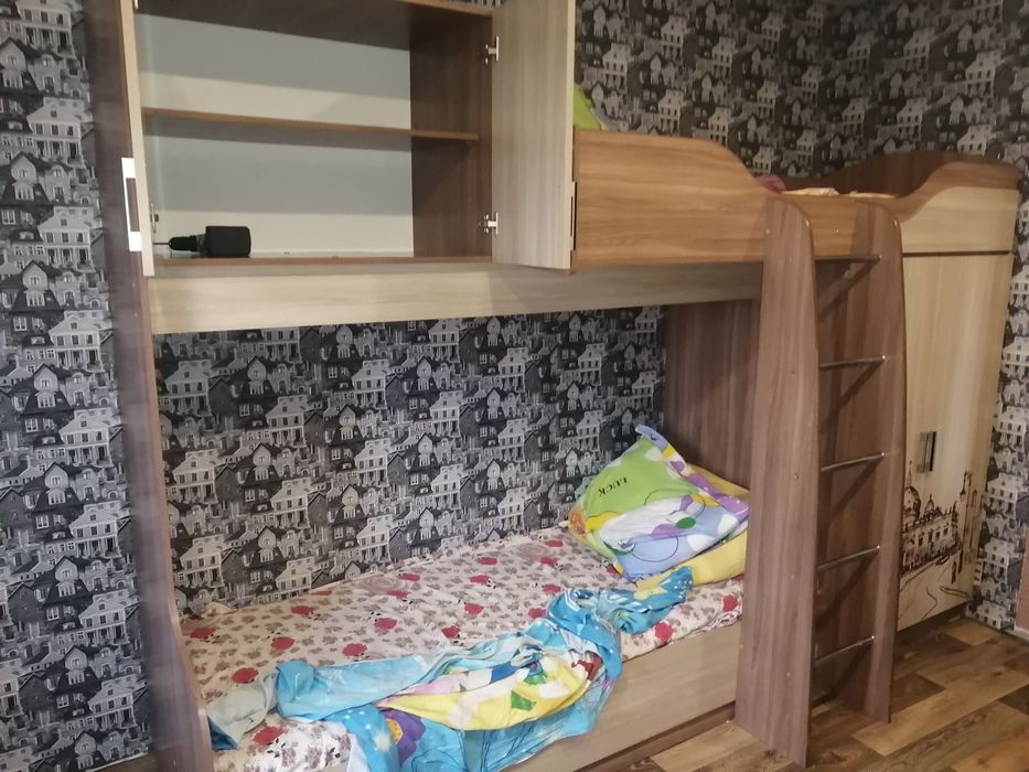 Продам детскую двух ярусную кровать "Город"