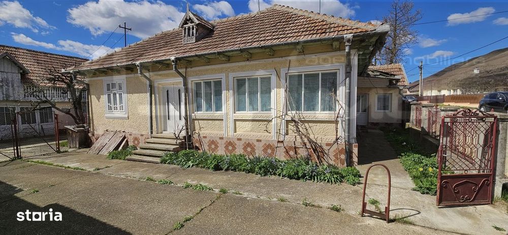 Casă de vânzare la cca.10 km de Onești - Com. Tg. Trotuș