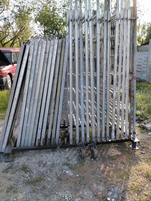 Schela mobila pe roti tip scara(aluminiu sau otel ) de inchiriat