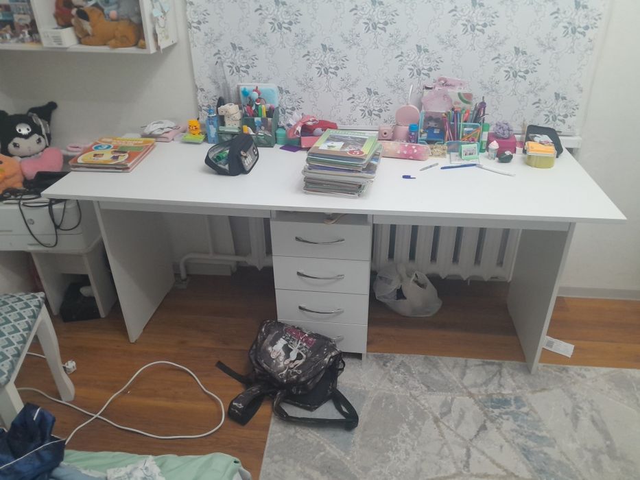 Стол детский писменный.