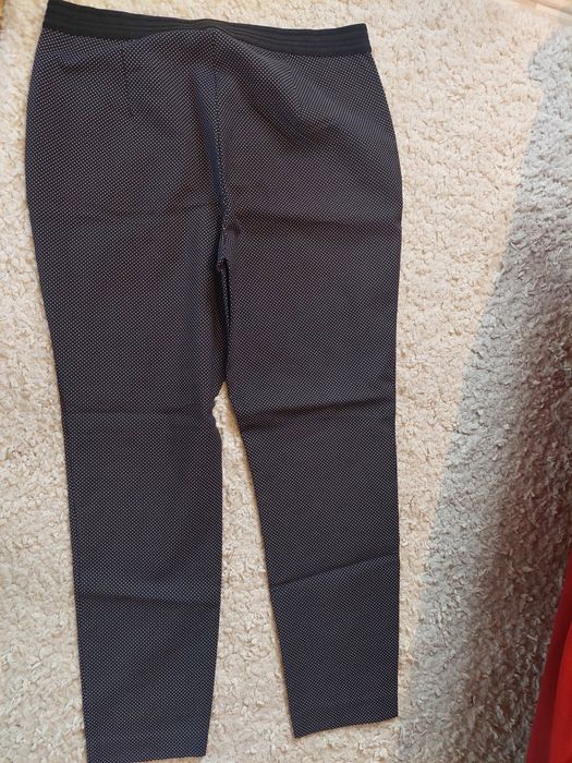 Pantaloni de dama, noi nepurtati