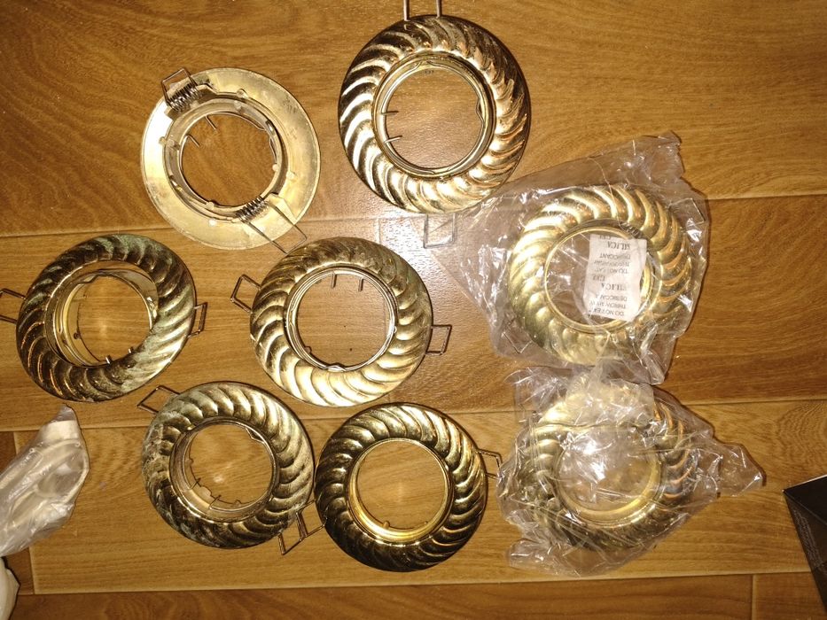 Продам потолочные светильники!