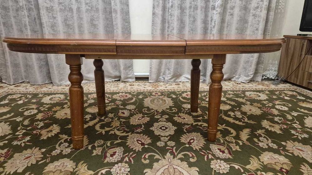 Стол обеденный для гостиной