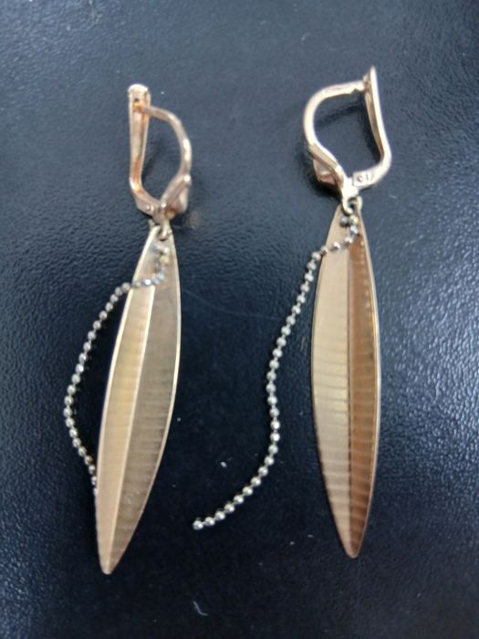 Продам золотые серьги