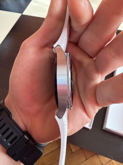 Продавам Samsung Galaxy Watch 6 Classic 47 mm. КАТО НОВ!