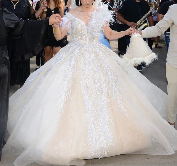 Продавам булченска рокля +подарък корона към нея