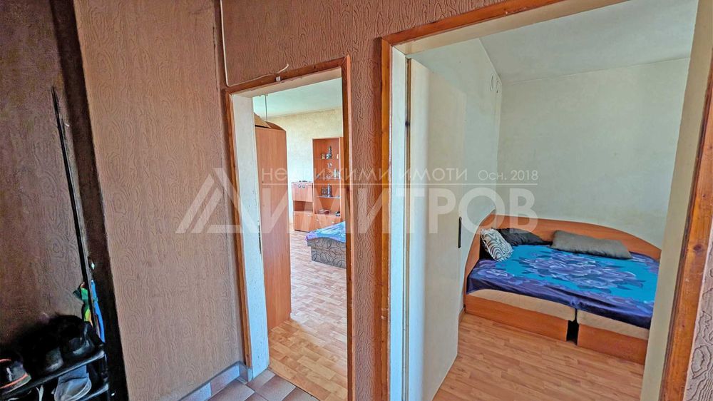 Продава двустаен апартамент 65 кв.м. нисък етаж в гр. Нови пазар.