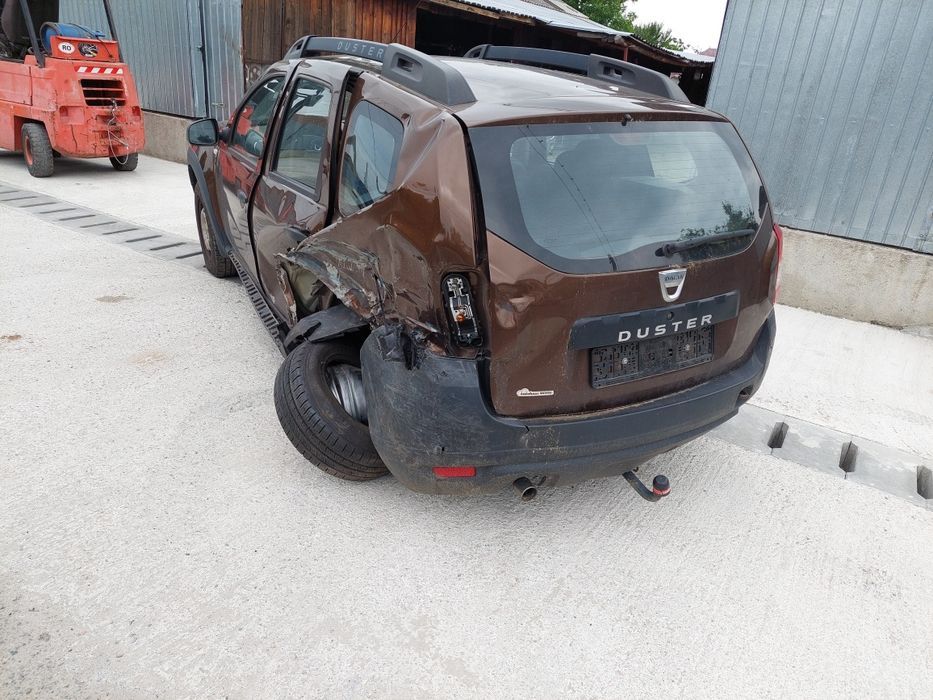 Dezmembrez Dacia Duster 2015 1.6 16 V 2x4 facelift