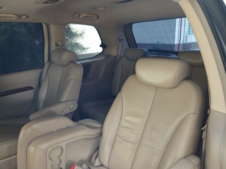 Kia Carnival sotiladi 2,9 turbo dvigatel