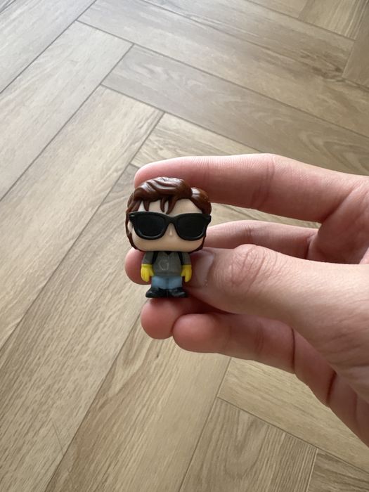 Фигурка kinder joy stranger things steve harrington