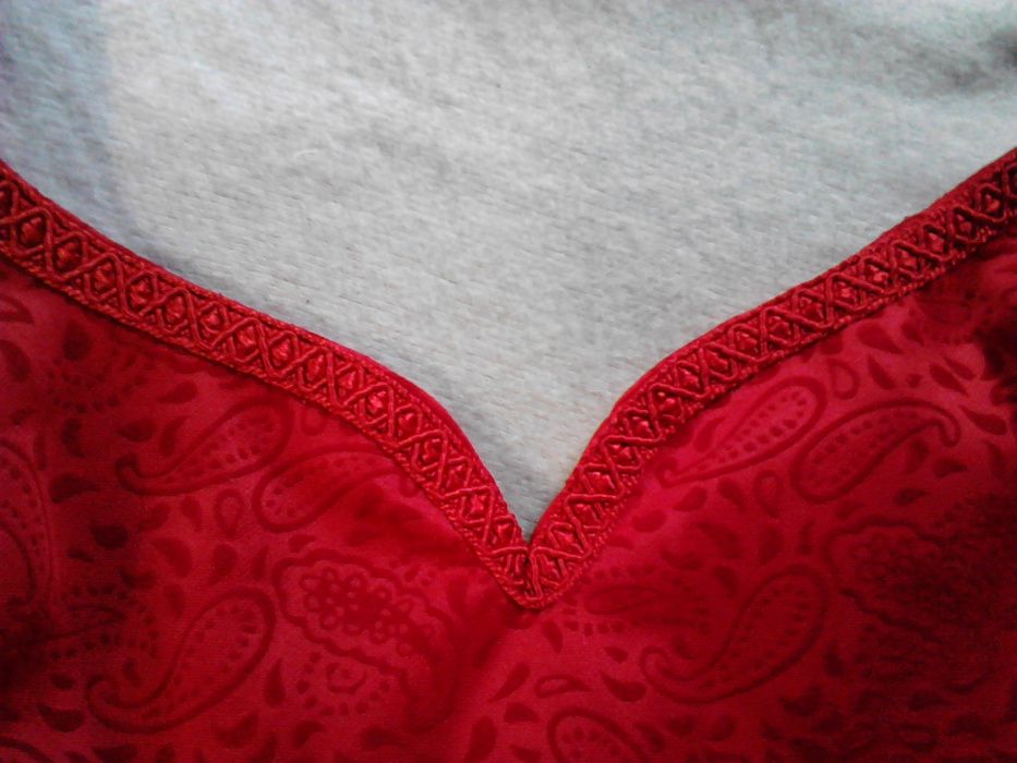 rochie roșie deosebită