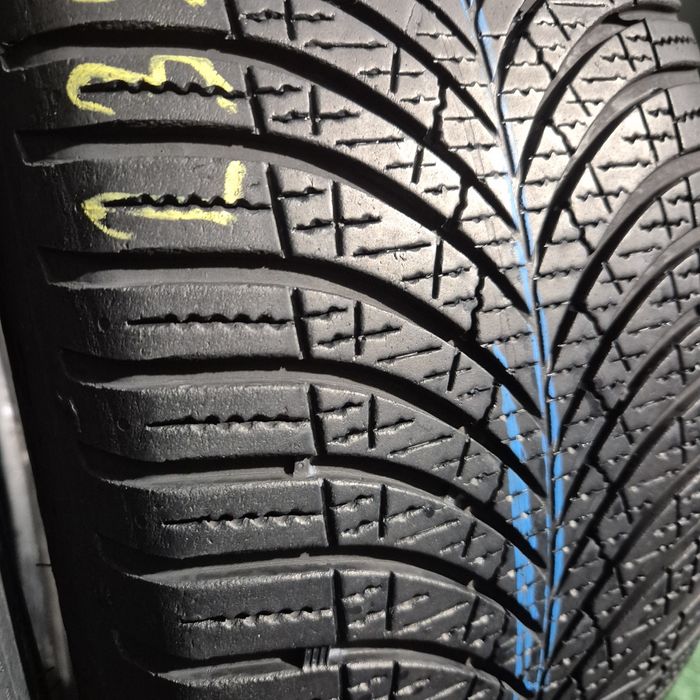 235 45 18 Goodyear 4 Seasons m+s