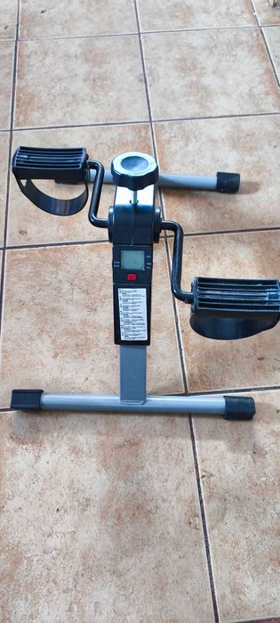 pedalier exercitii cu display LCD – pentru picioare si brate
