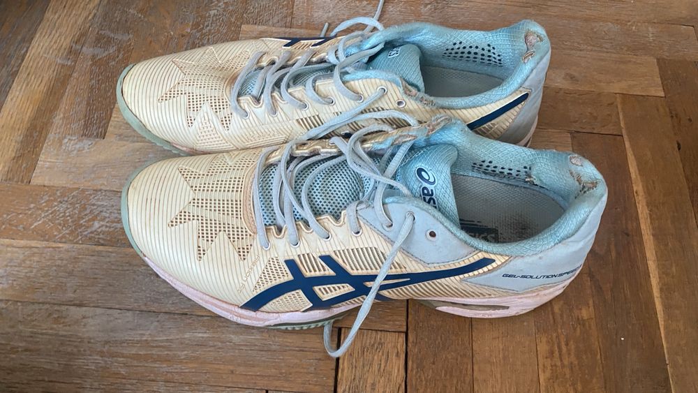 Четири чифта маратонки за тенис Asics