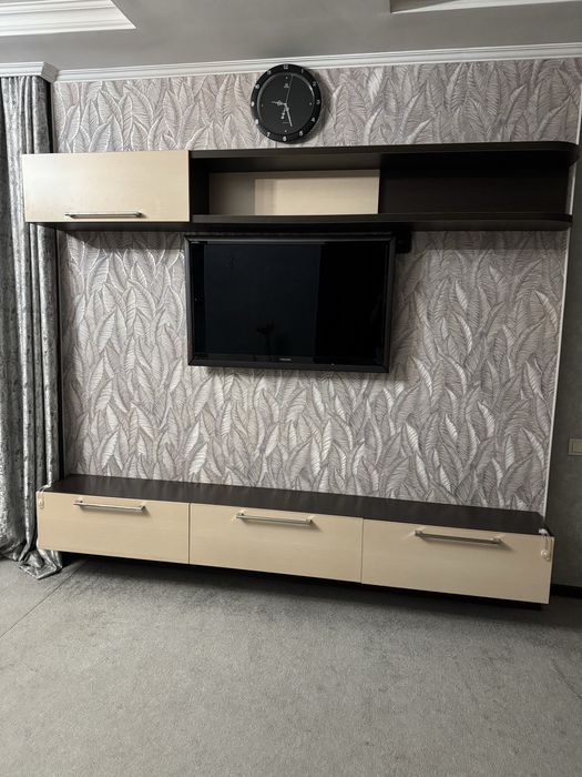 Продам полки под телевизор