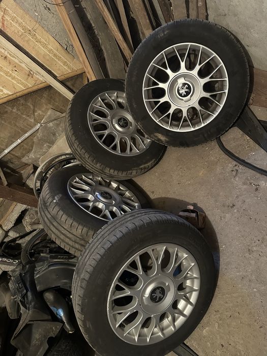 Джанти с гуми Peugeot 15R