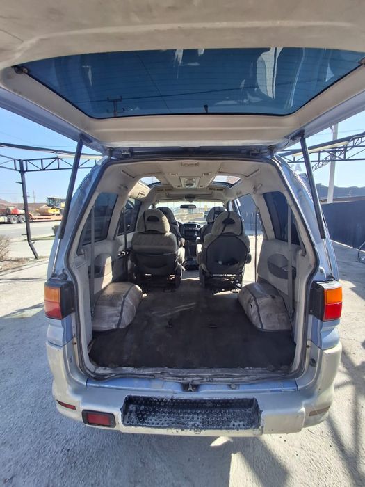 Делика срочна продаётся на ходу машина