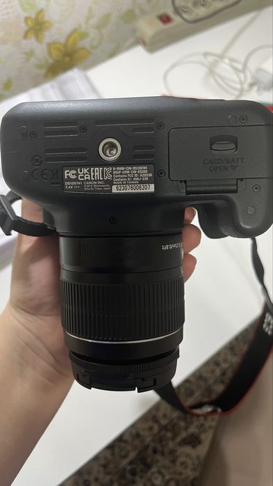 Фотоаппарат Canon 2000D