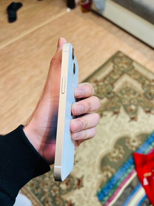 Продам iPhone 13