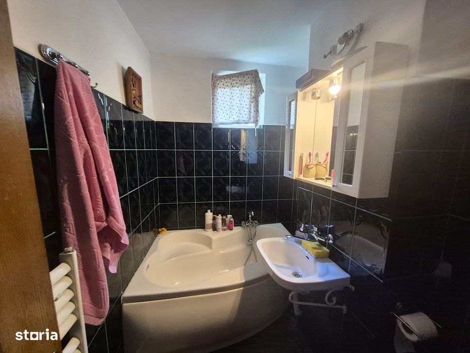 De Vânzare – Apartament cu 3 camere, zona Precista, Piatra Neamț