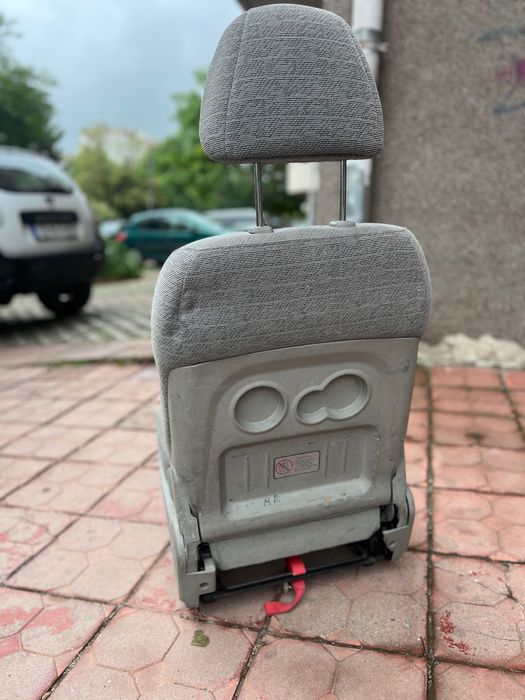 2 бр. Седалки за Хюндай Траджет 3 ред