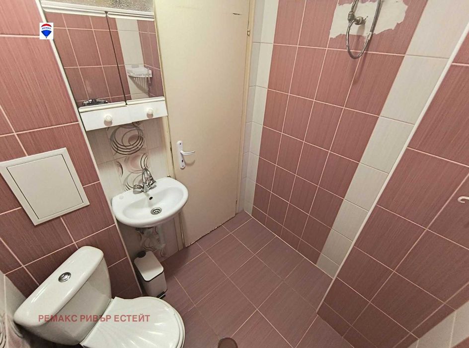 Дава се под наем Двустаен апартамент в Русе, Ялта - 60 кв.м за 280.5 € - Снимка #9