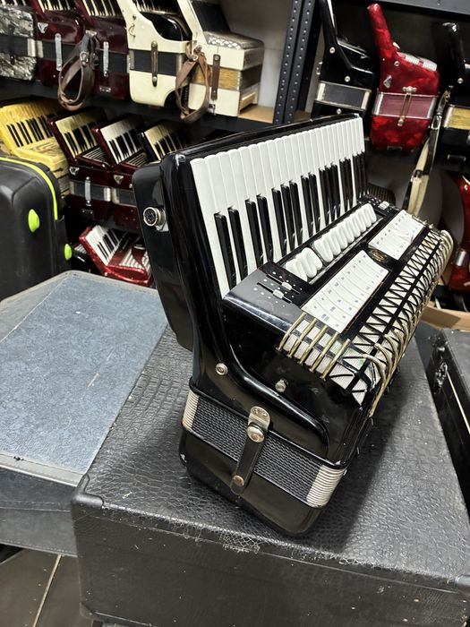 Acordeon Hohner Atlantic IVN deluxe cu 120 de basi