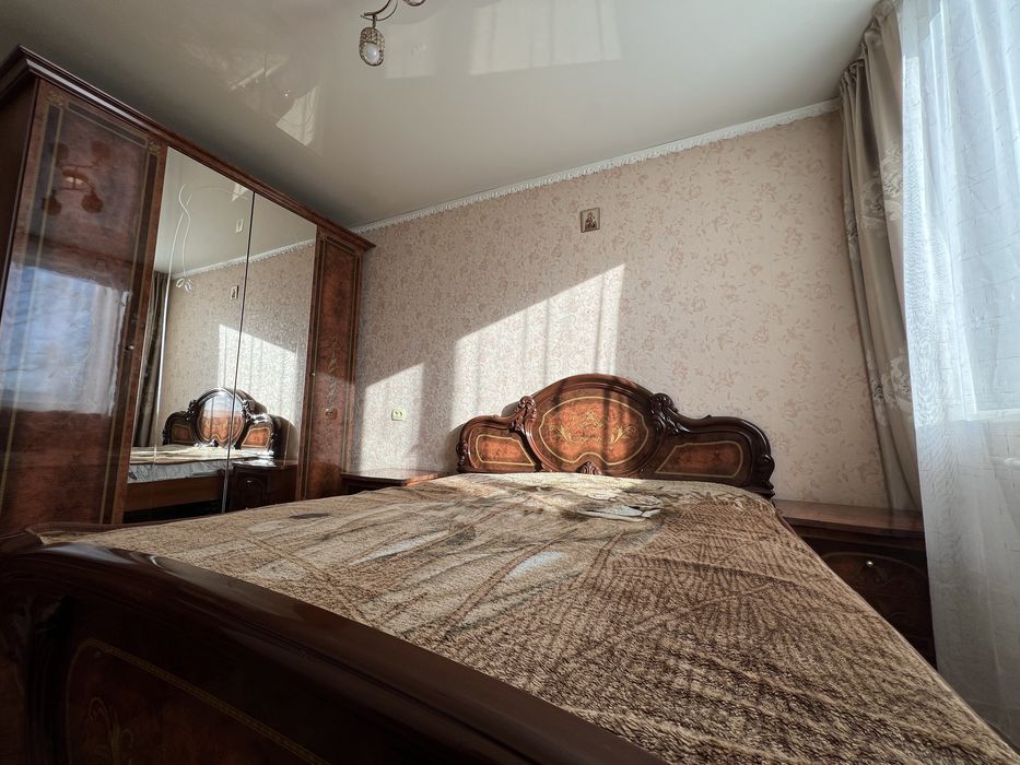 Продам спальный гарнитур