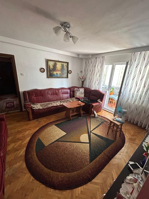 Vand apartament 3 camere