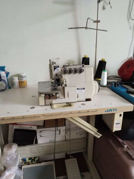 Швейные  машина оберлок