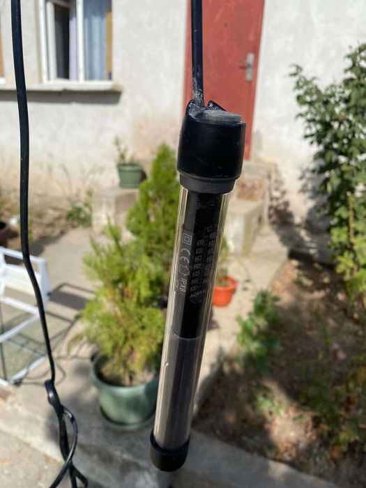 Vând acvariu Tetra de dimensiuni mici,