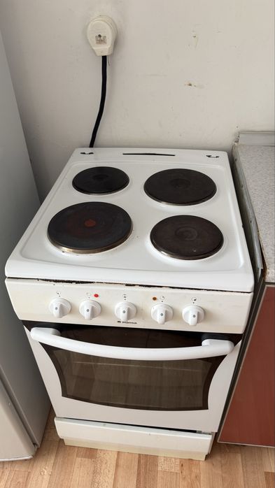 Плита Hansa в рабочем состоянии