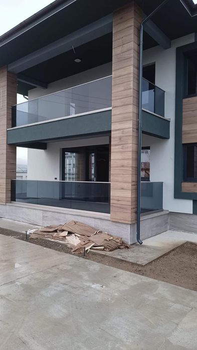 Balustrade din sticlă