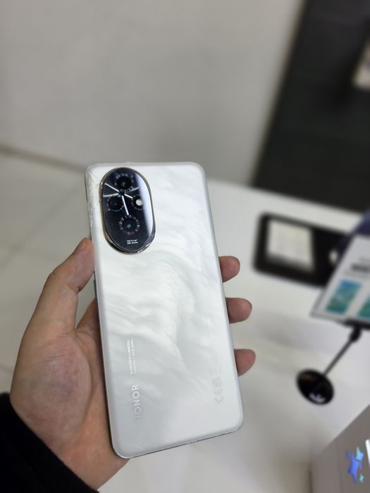 Honor 200 8/256 1 qol telefon azgina singan joyi bor