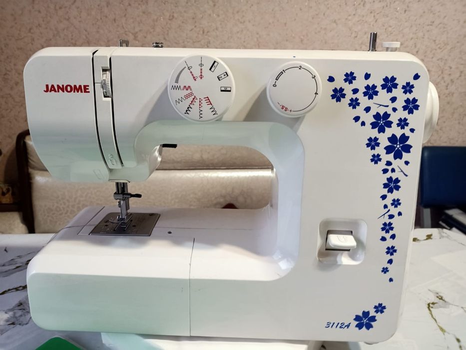 Швейная машина JANOME
