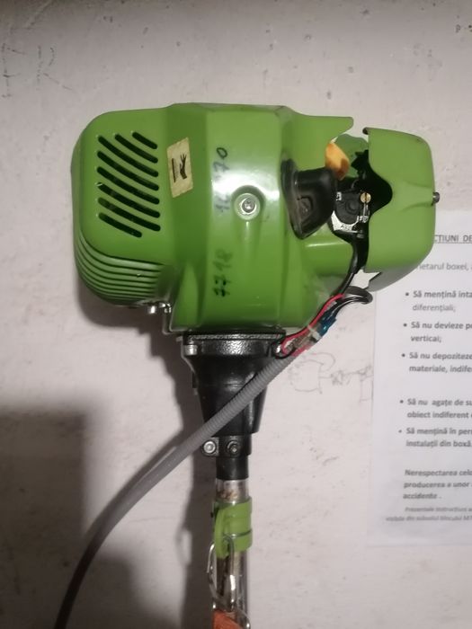 Vând motocoasa profesională