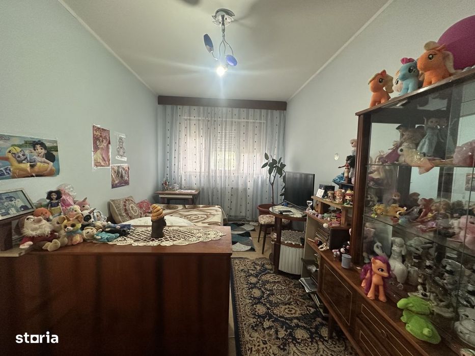 Agentia imobiliara VIGAFON vinde apartament 3 camere Malu Rosu