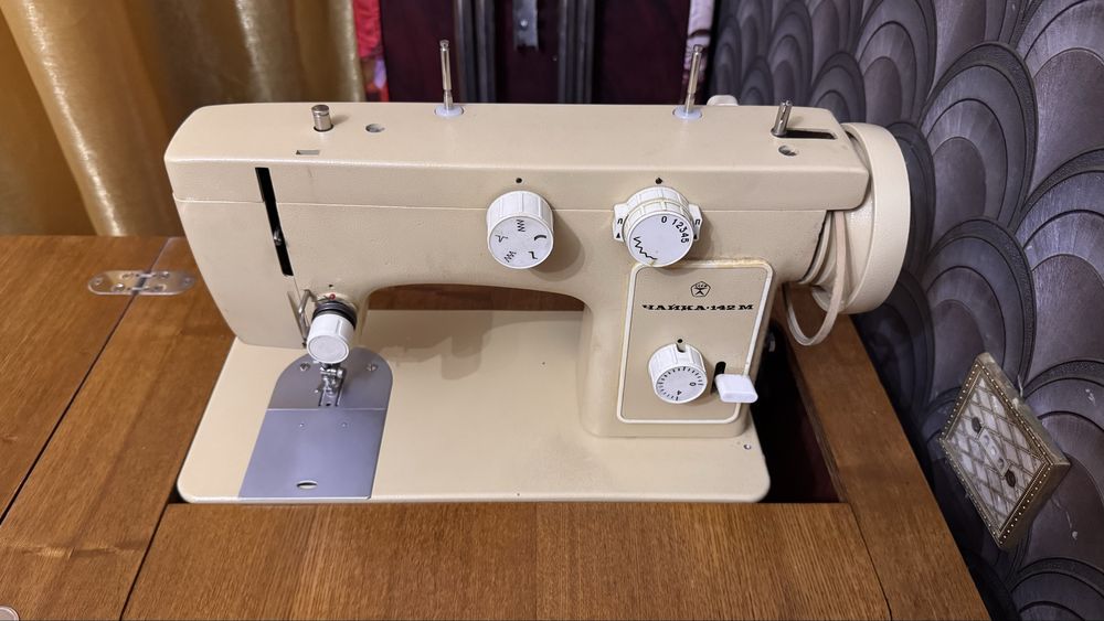 Швейная машинка Чайка 142М