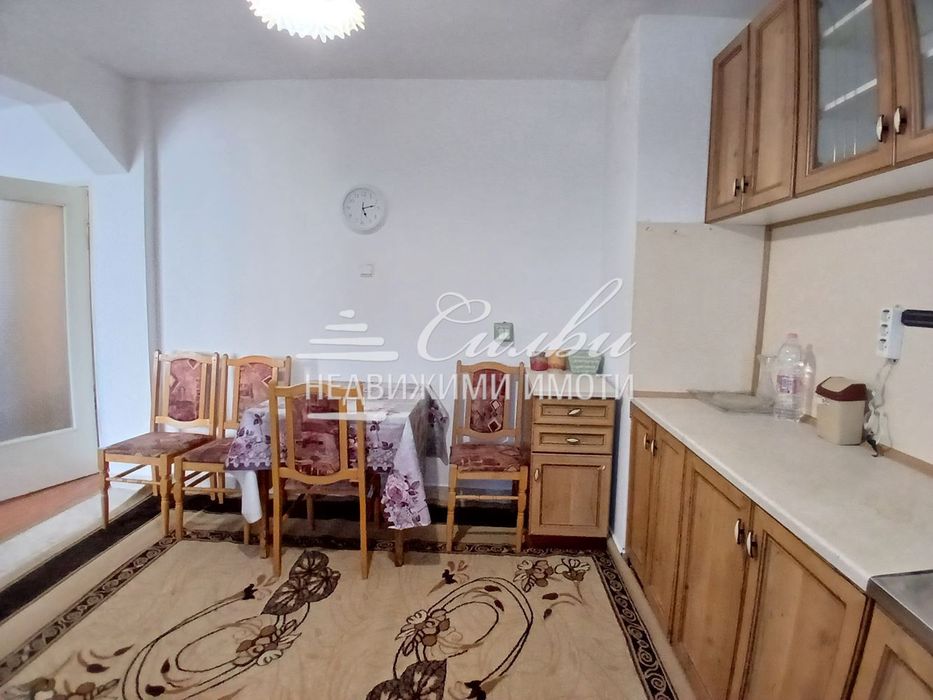 Дава се под наем Двустаен апартамент в Шумен, Тракия - 64 кв.м за 255 € - Снимка #4