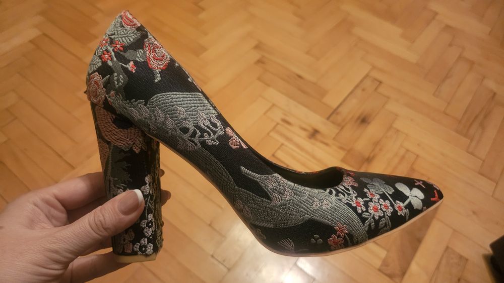 Уникални дамски обувки