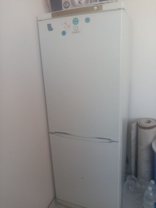 Холодильник INDEZIT