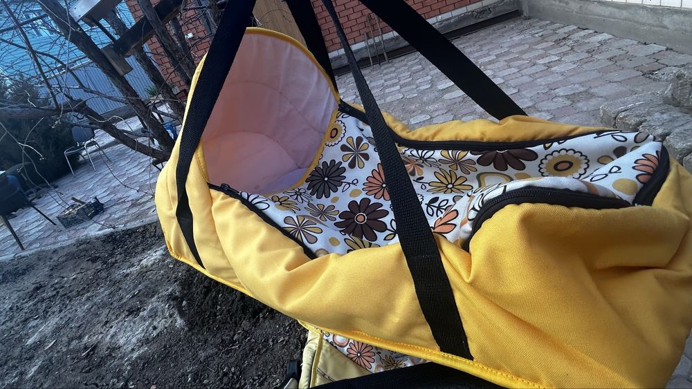 Коляска с люлькой