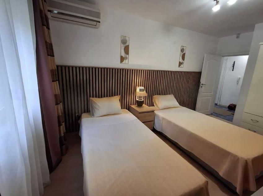 Дава се под наем Тристаен апартамент в Варна, Базар Левски - 130 кв.м за 800 € - Снимка #4