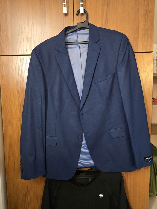 Продавам костюм теодор слим фит