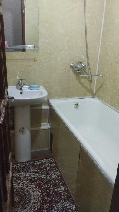 Срочно!!! Продается квартира 4/5/5 раздельная, 2х6м балкон