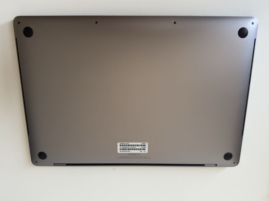 Apple Macbook 2019 i7 16’ 16/512