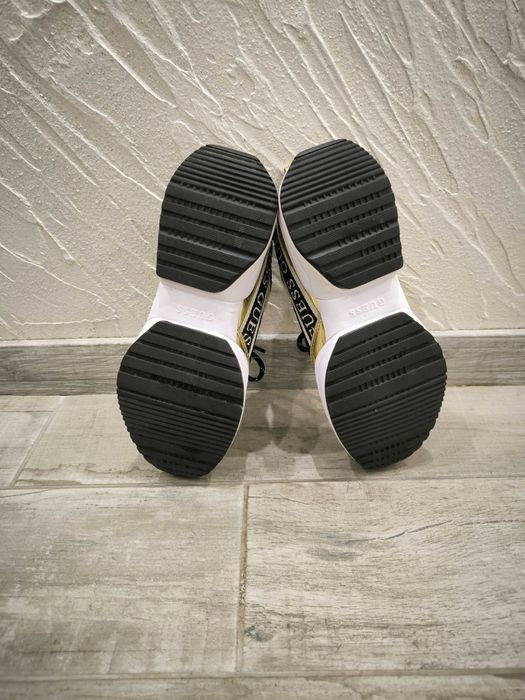 Оригинални Сникърси GUESS