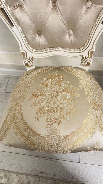 Продам 12 стульев