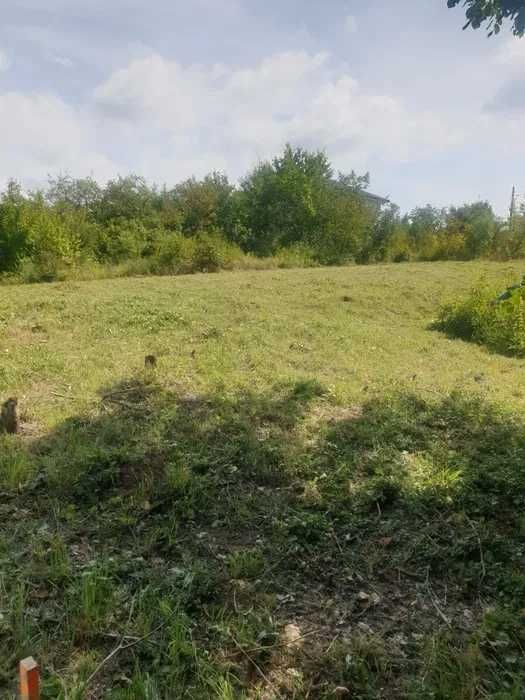 Vând teren intravilan la Seciu