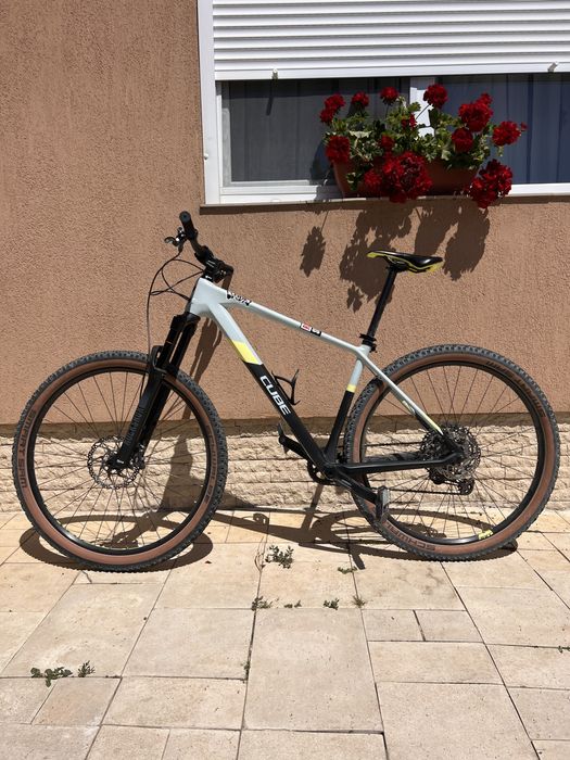 Bicicleta Cube carbon cadru L roti pe 29